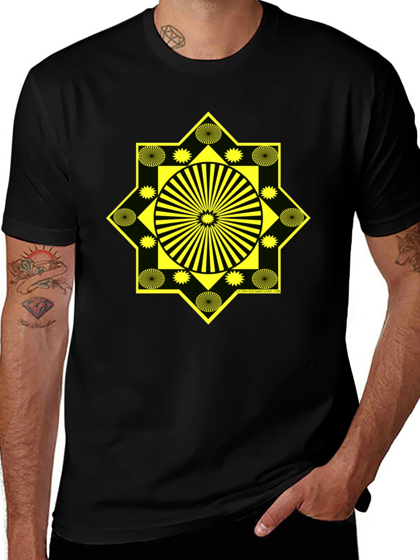 Geometric Starburst Graphic T-Shirt - Black